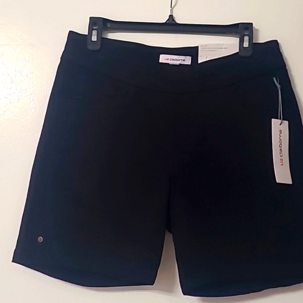 Black Liz Clairbone Amber short, size 8